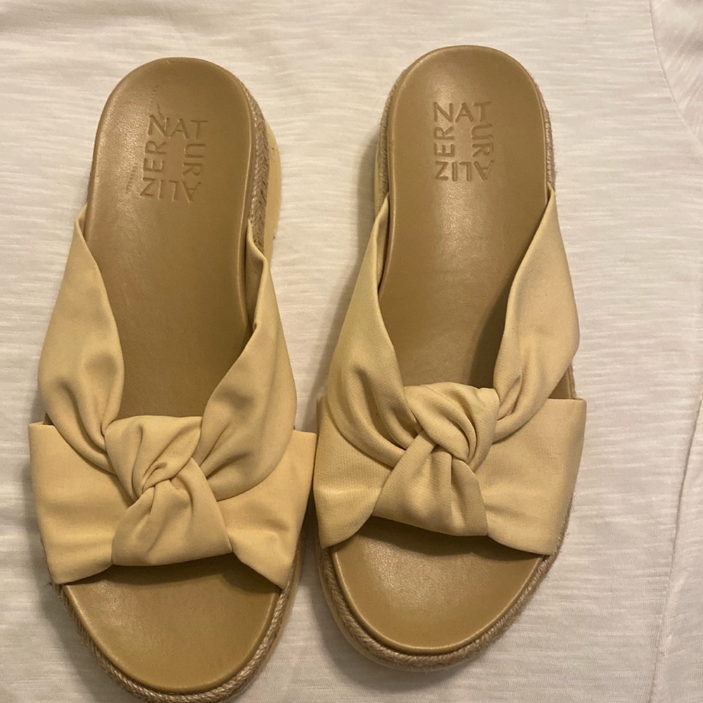 Naturalizer sandals size 6.5